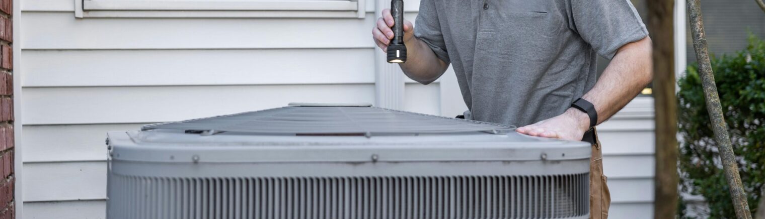 HydroSolution technician installing a central system in a home in Quebec