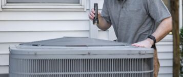 HydroSolution technician installing a central system in a home in Quebec